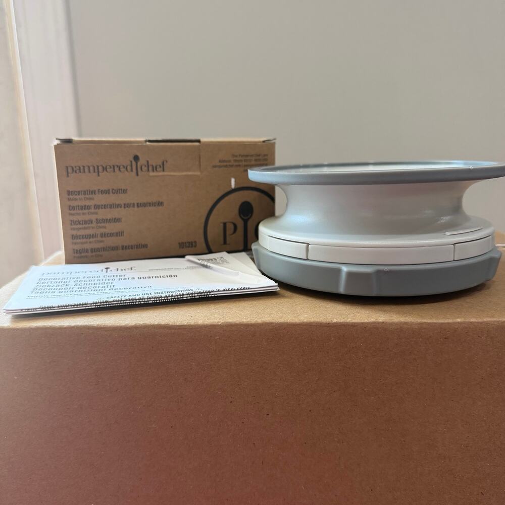 Pampered Chef Decorative Food Cutter In Box NEW Open Box